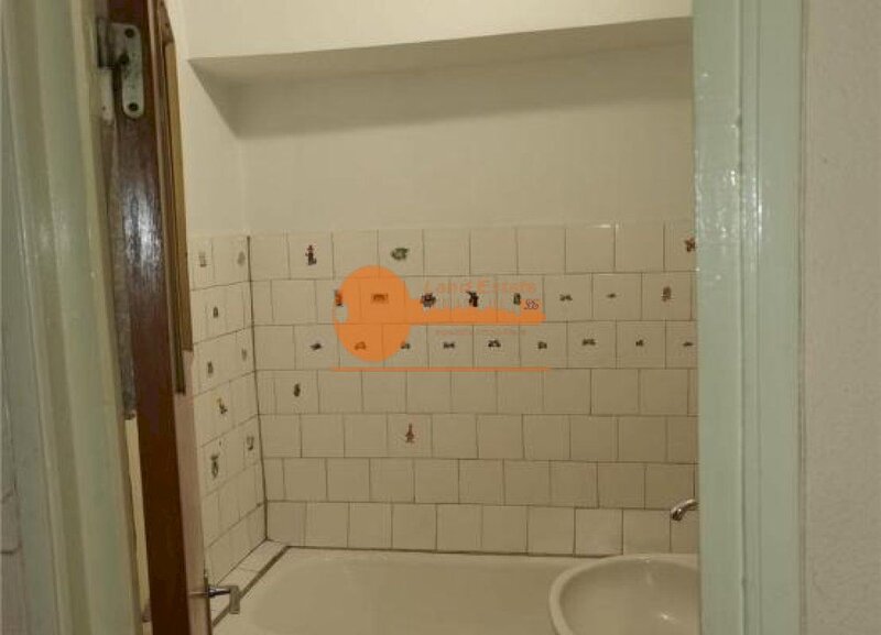 Gorjului, apartament cu 3 camere, centrala, bloc reabilitat.