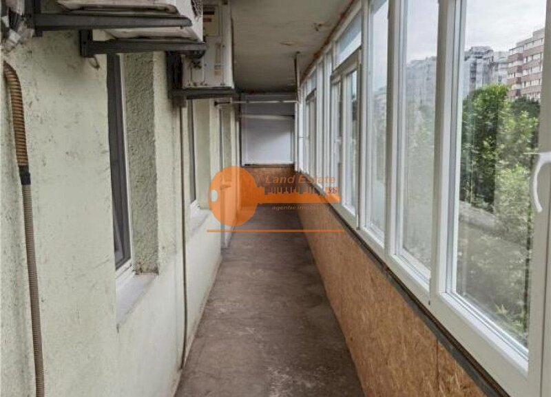 Gorjului, apartament cu 3 camere, centrala, bloc reabilitat.